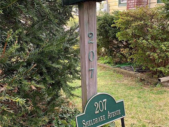 5th image of 207 Sheldrake Ave