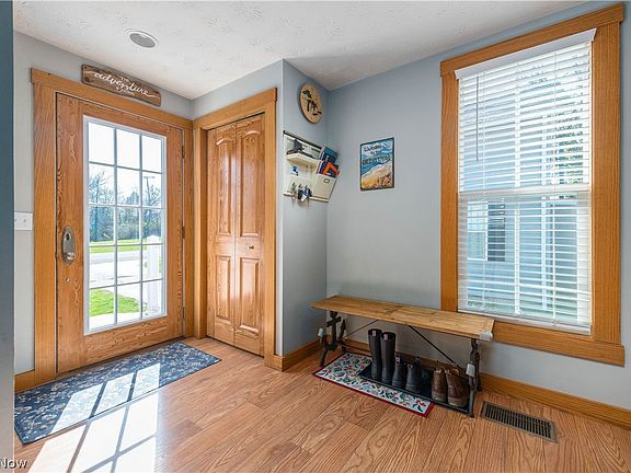 5th image of 686 Perry St