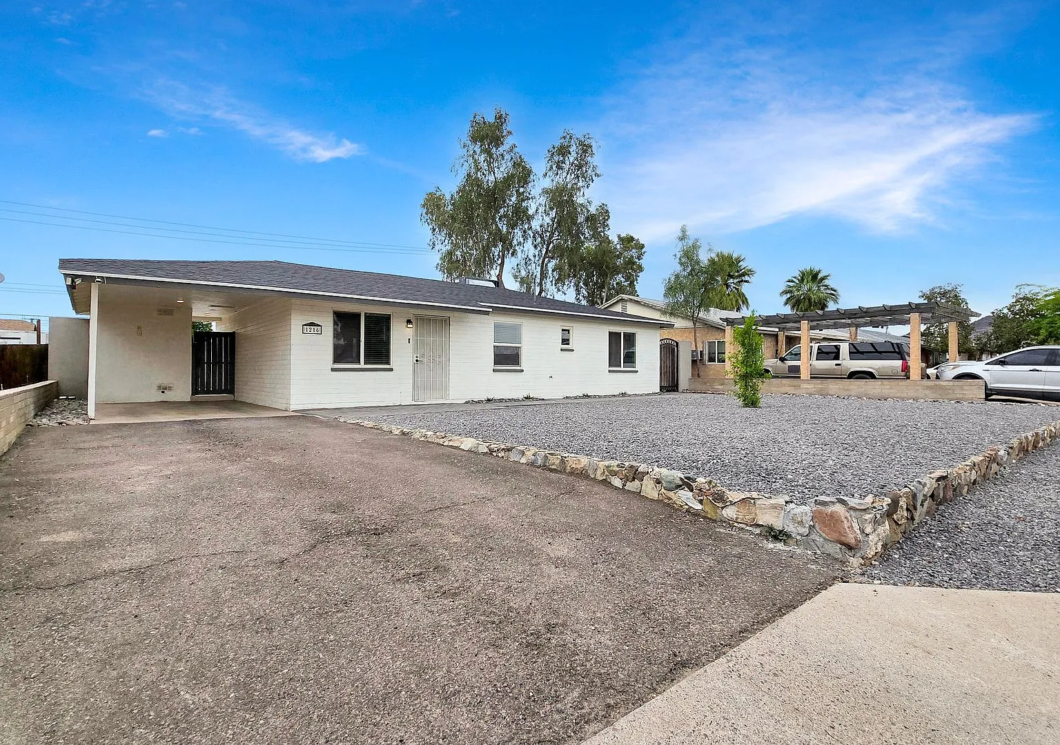 Gorgeous Remodel in Desirable North Central Phoenix Neighborhood — Photo 2