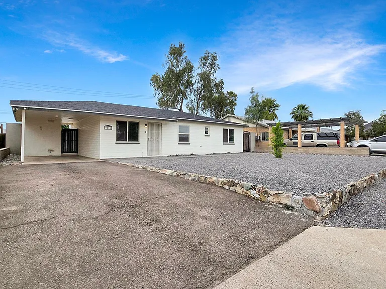 1216 E Desert Park Ln — Photo 2