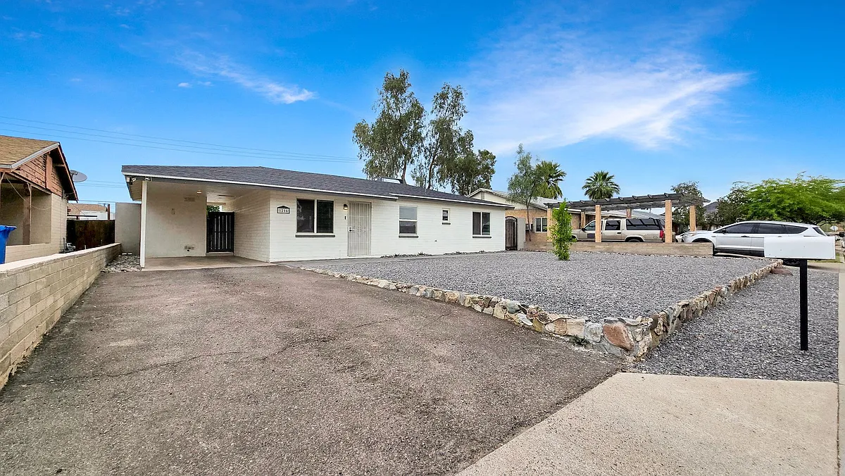 Building Photo - 1216 E Desert Park Ln