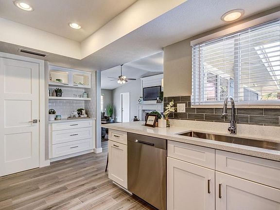 5th image of 10117 W Brookside Dr