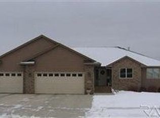 909 N Caleb Ave, Sioux Falls, SD 57103