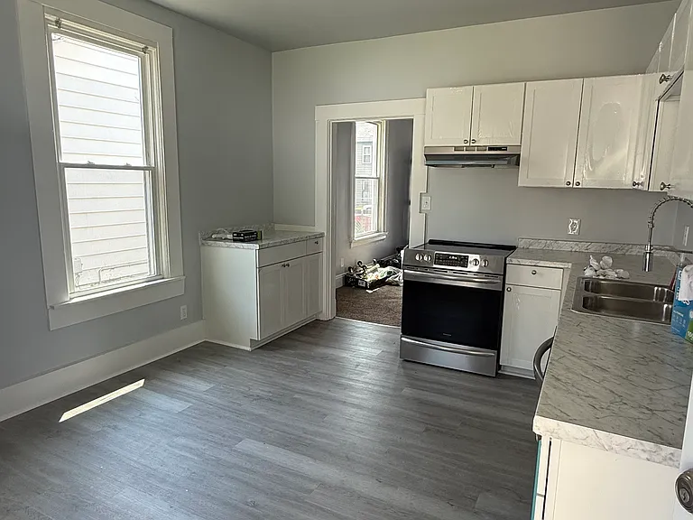 1126 Harmon Ave — Photo 2