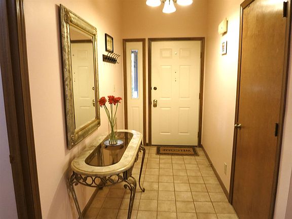 5th image of 32 Windy Hill Dr