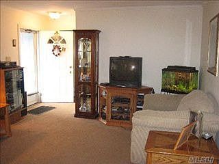 5th image of 894 Lilac Dr