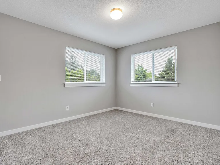 751-757 Plymouth Dr N — Photo 4