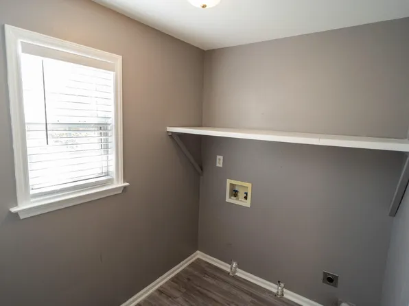 127 Hilltop Dr, Four Oaks, NC 27524