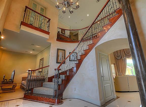 2nd image of 1716 Nelson Dr