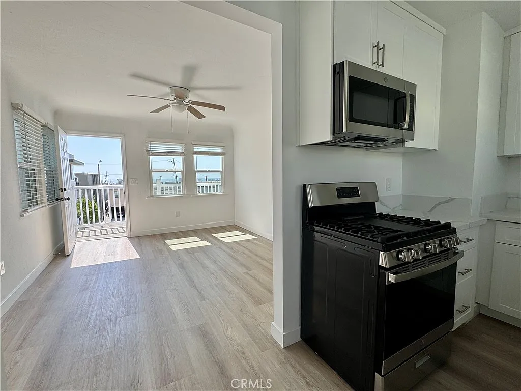 Building Photo - 908 Manhattan Ave #D