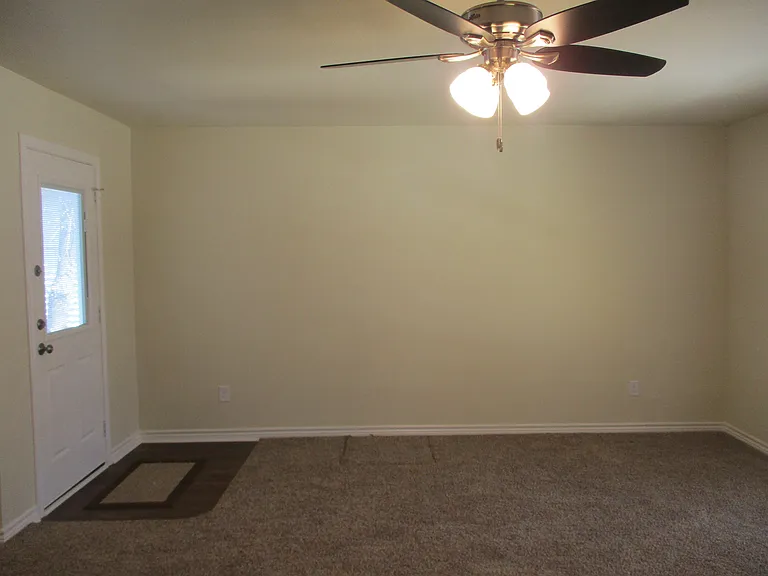 1718 NW Dallas St — Photo 8
