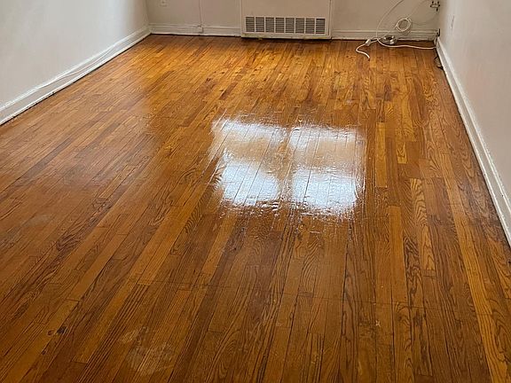 5th image of 1056 E 222nd St Floor 1