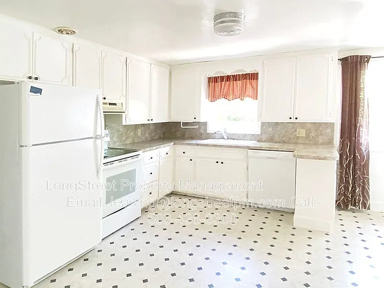 3255 NW Fillmore Ave — Photo 7