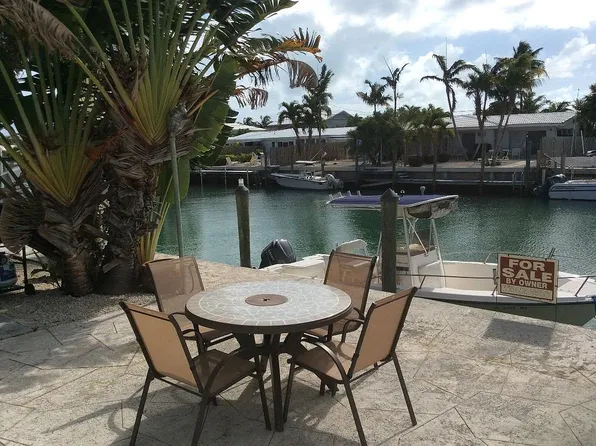 241 10th St, Key Colony Beach, FL 33051