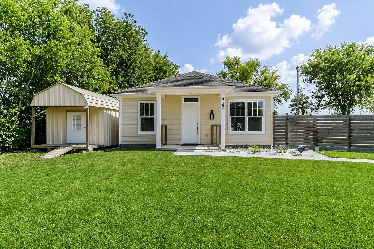 3 bed, 2.0 bath, 1508 sqft, $2,150 — Photo 2