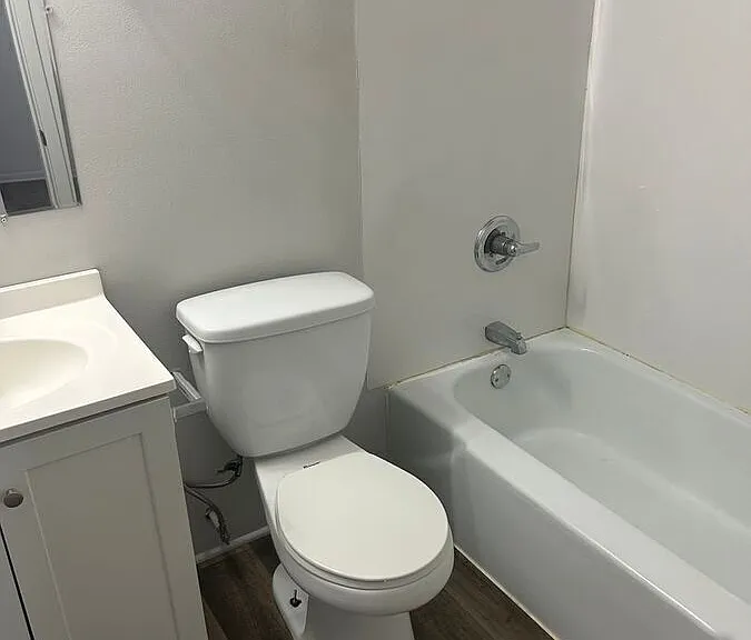 126 E 5th St S #3 — Photo 6