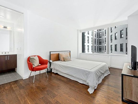 3rd image of 61 W 62nd St APT 10D