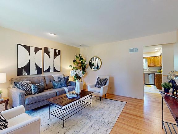 5th image of 5860 Oak Branch Dr
