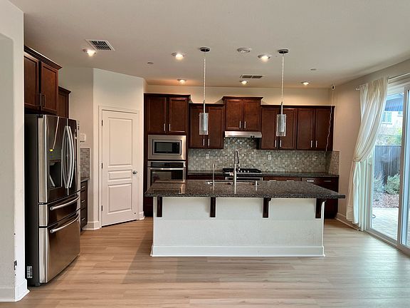 4th image of 2918 Lemon Grass Ln