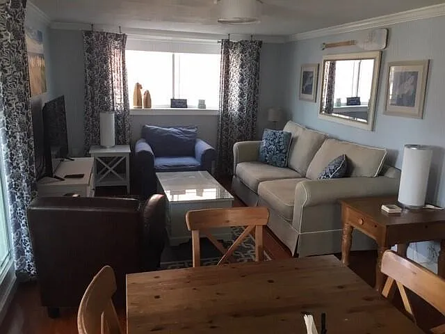 2 bed, 884 sqft, $2,200 — Photo 4