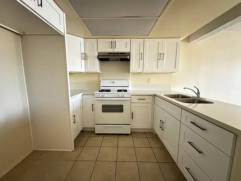 12172 W Edinger Ave #101 — Photo 3