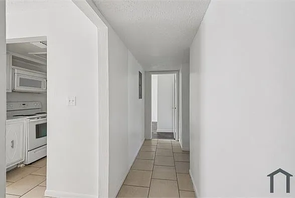 1 bed, 700 sqft, $1,300 — Photo 3
