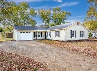 206 Laurel Tree Ln, Simpsonville, SC 29681