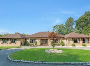 931 Marie Ct, Franklin Lakes, NJ 07417
