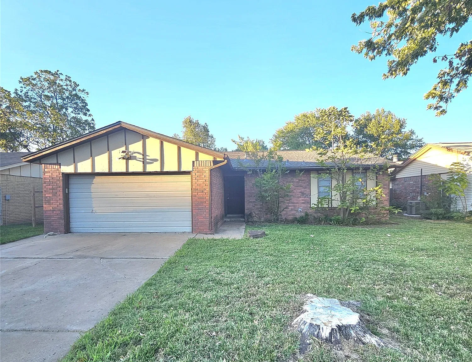 3 bed, 1.5 bath, 1195 sqft, $1,395 — Photo 1