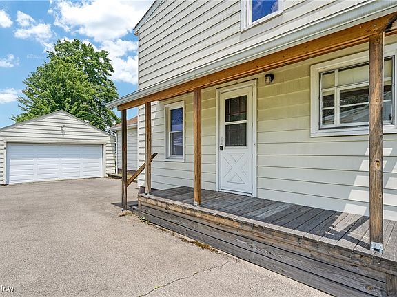 3rd image of 700 Alice St