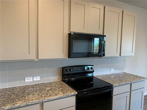 4th image of 313 Fieldwood Dr #B