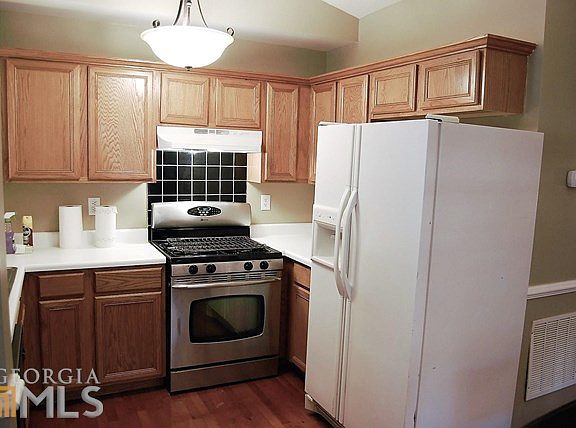 3rd image of 120 Grove Park Ln
