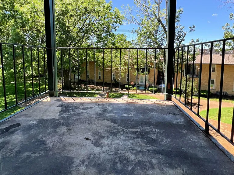 555 N Dupont Ave #C53 — Photo 36