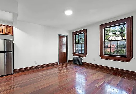 3rd image of 19 Barrow St APT 3C