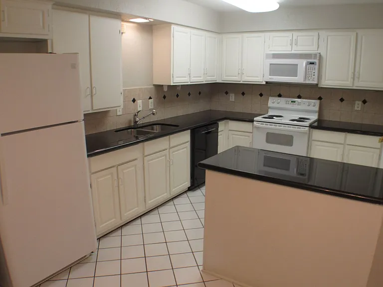 10406 Shadow Bend Dr — Photo 17