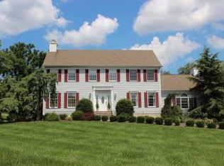 5 Wren Ln, Neshanic Station, NJ 08853