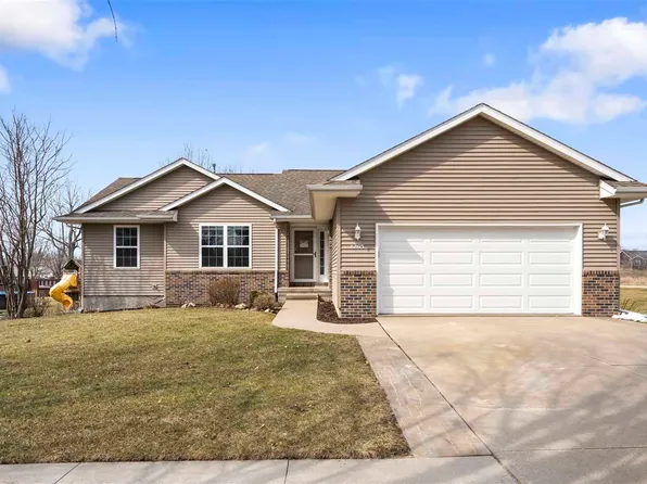 1265 Glendale Ln, Ely, IA 52227