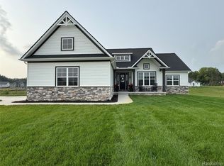 12427 Janes Lndg, South Lyon, MI 48178