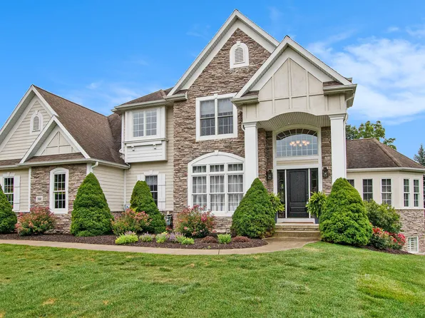 310 River Run Dr, Saint Joseph, MI 49085