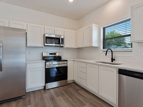 4th image of 205 E 12th St