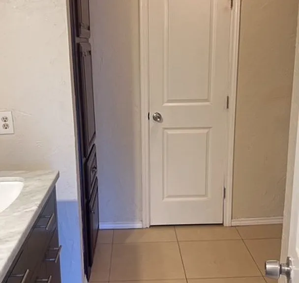 1901 Cloisters Dr #921 — Photo 28