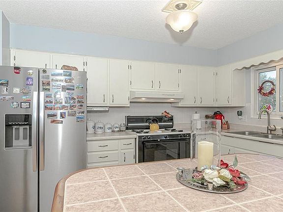 2nd image of 7056 Parkview Ave