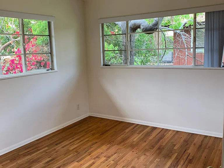 11960 Moorpark St #6 — Photo 1