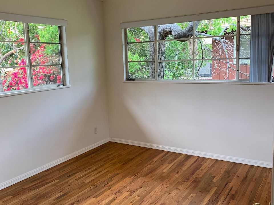 1st image of 11960 Moorpark St APT 6