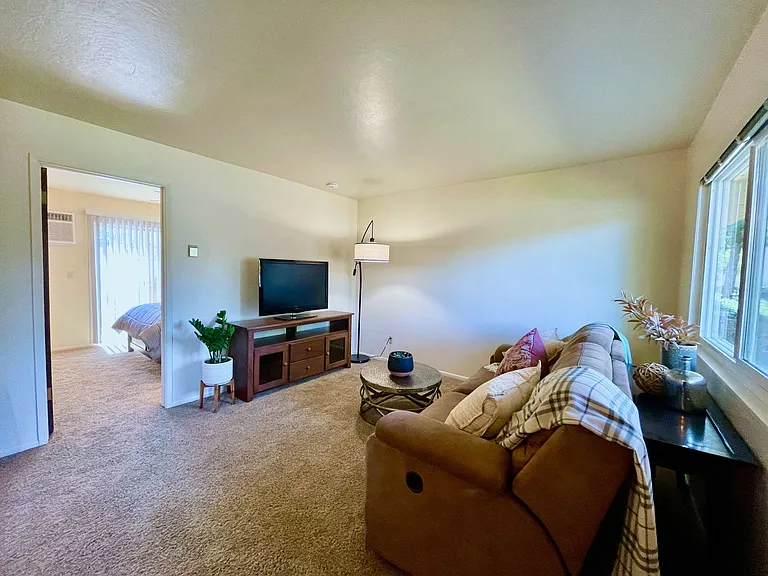 7th Street Manor — Photo 8