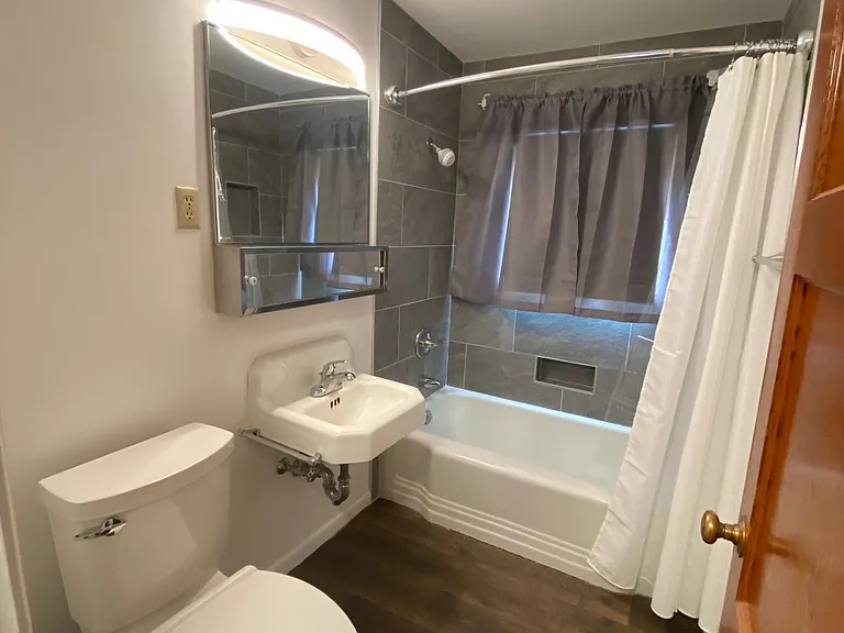 2088 47th St — Photo 16