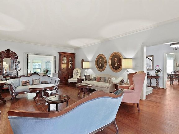 4th image of 4319 Versailles Ave