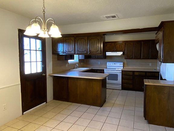 4th image of 613 S Bouziden Dr