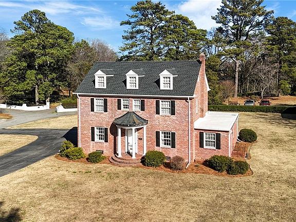 2nd image of 330 Kemp Ln