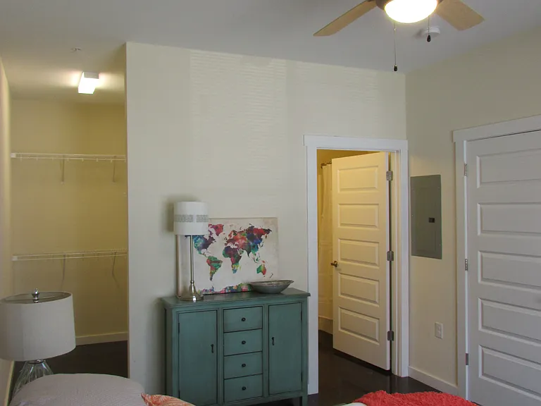 908 Perry Street — Photo 15